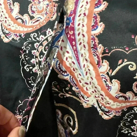 Chico’s Women’s Long sleeve button up shirt. Black paisley artsy size 1 - Picture 4 of 5